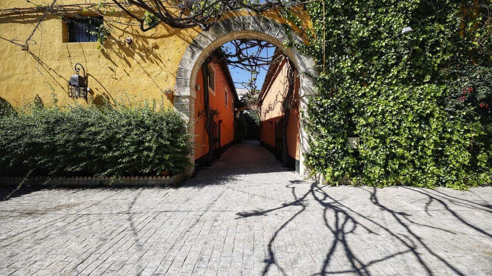 Los futuros juzgados, en las actuales bodegas El Cortijo.
