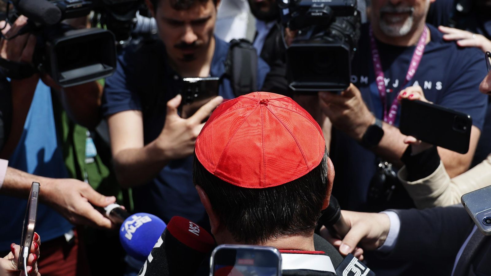 Las imágenes de las vísperas del cónclave en la Plaza de San Pedro del Vaticano