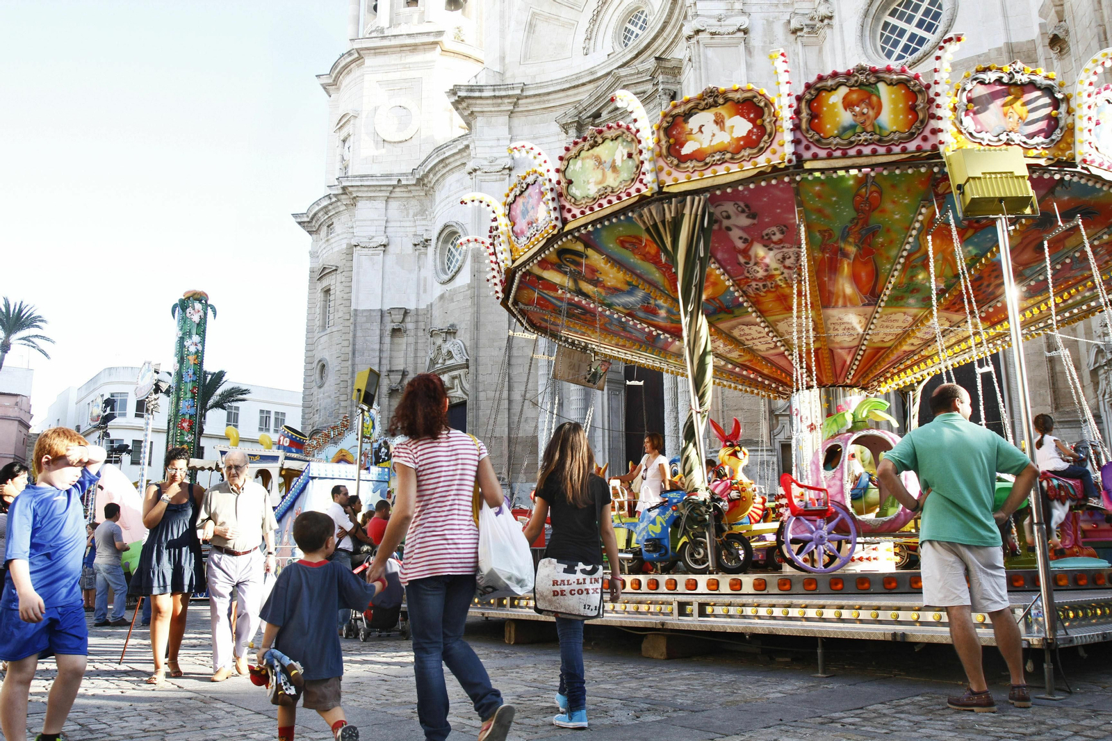 El Nazareno montó en 2011 un parque de atracciones en la plaza de la Catedral.