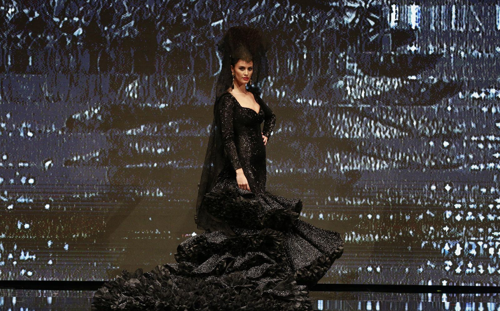 Desfile de Luis Fernández.