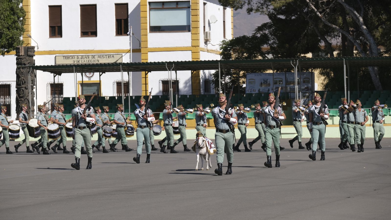 Imágenes de la visita de la Ministra de Defensa Margarita Robles a la Brigada Alfonso XIII de La Legión