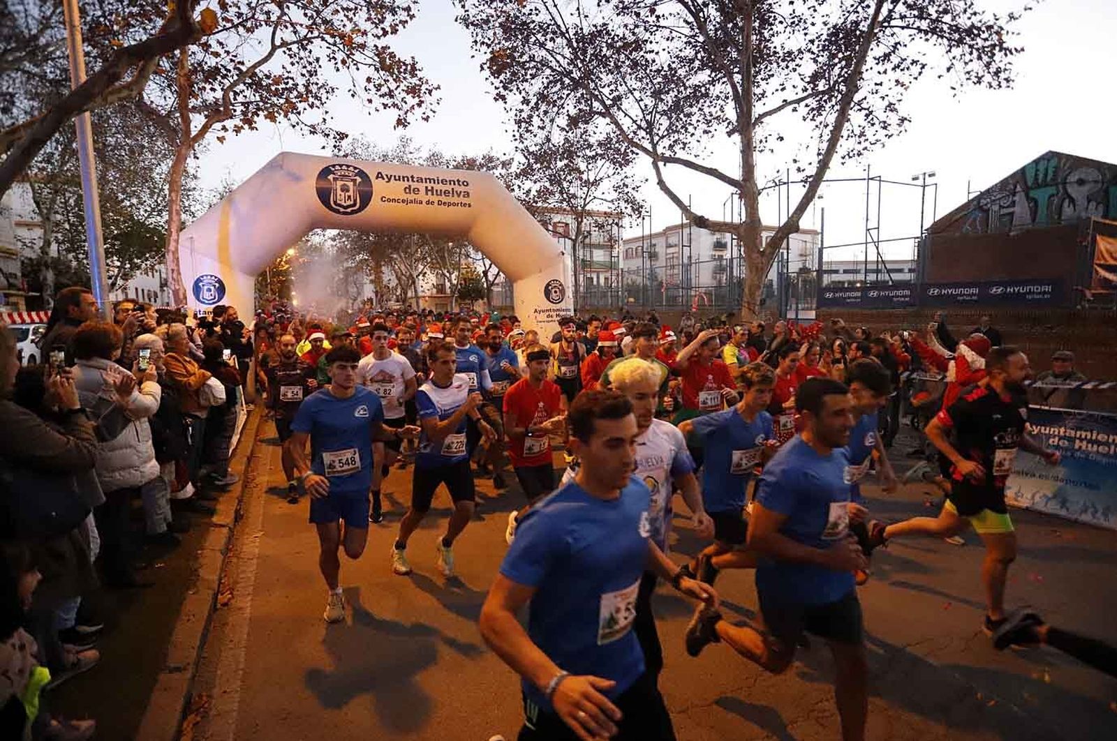 Imágenes de la carrera de San Silvestre en Huelva