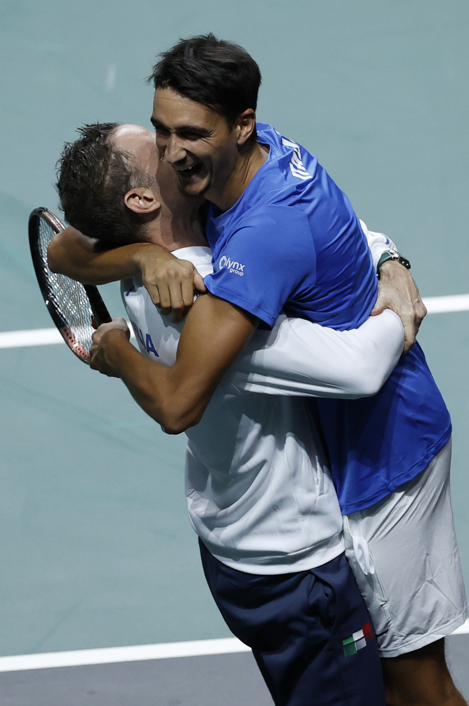 Sonego celebra con su técnico, Volandri.