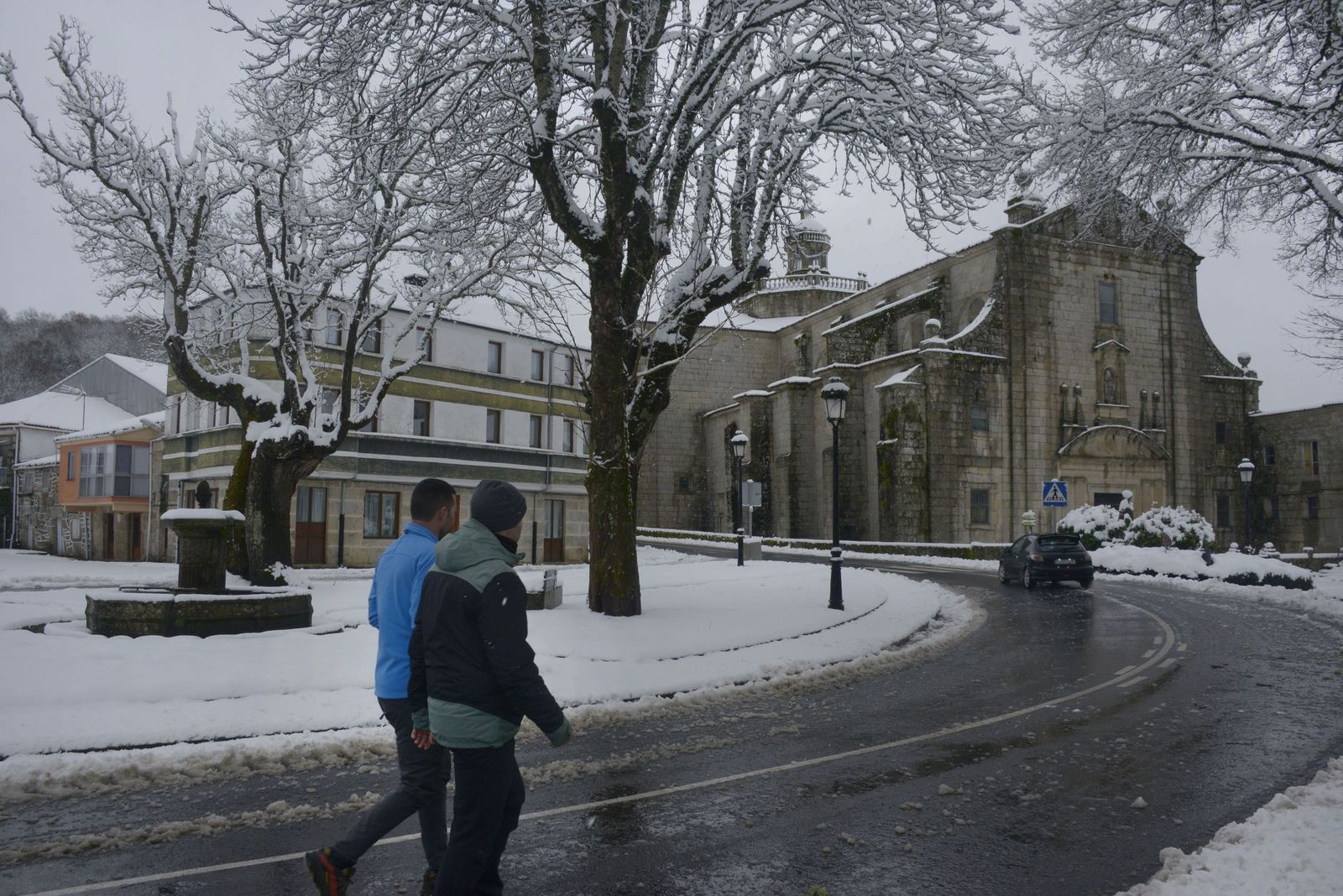 La nieve tiñe de blanco en norte de España