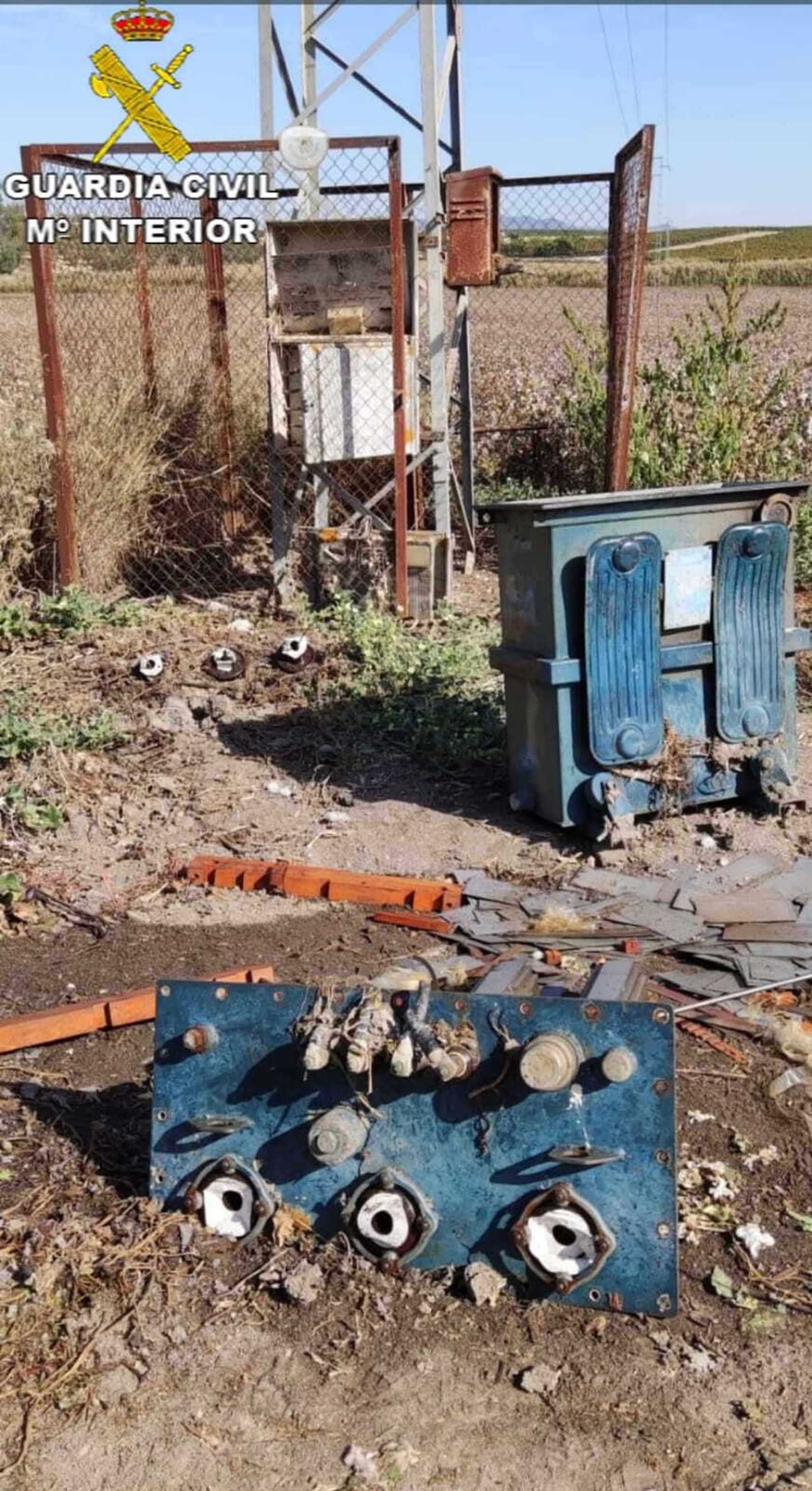 Una imagen de los transformadores incautados.