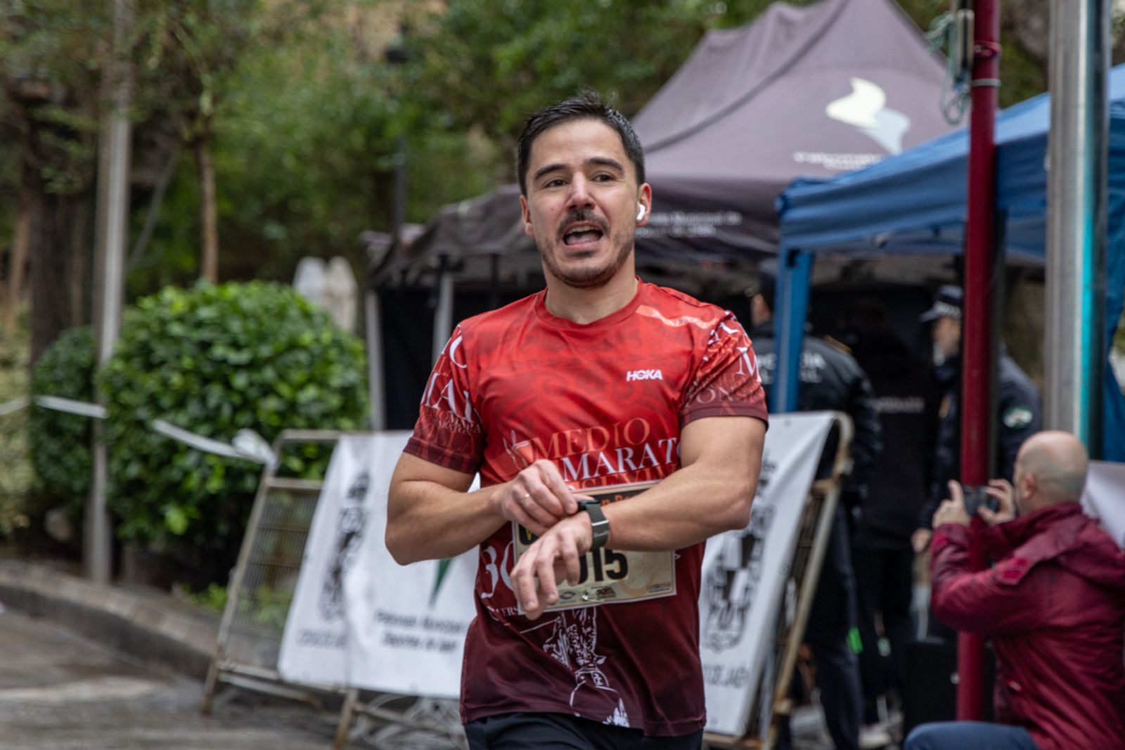 En imágenes: la lluvia no frena a más de un millar de corredores en la V Carrera Popular del IES San Juan Bosco (1)