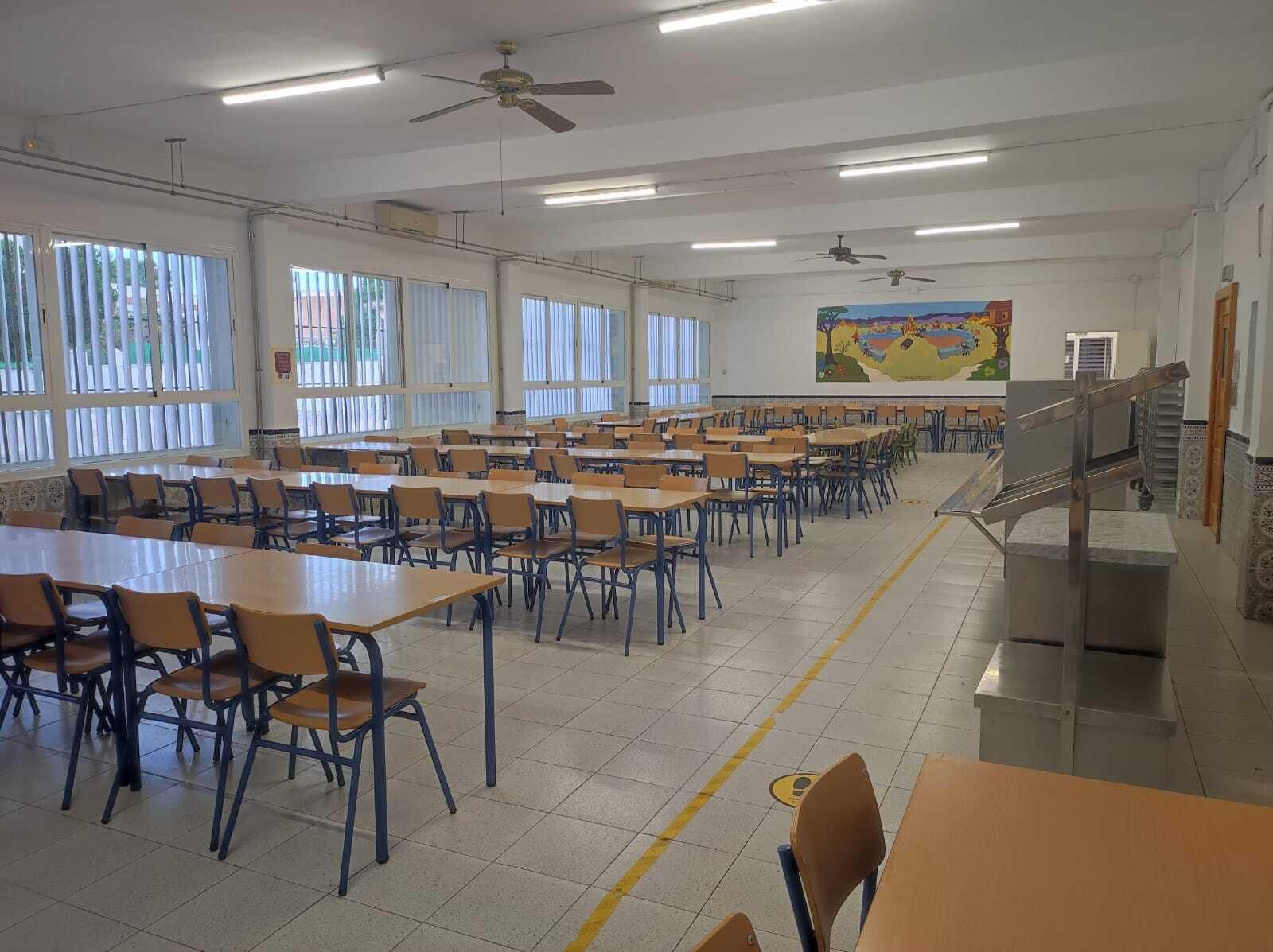 Comedor escolar de un colegio de Cuevas, cerrado a cal y canto.