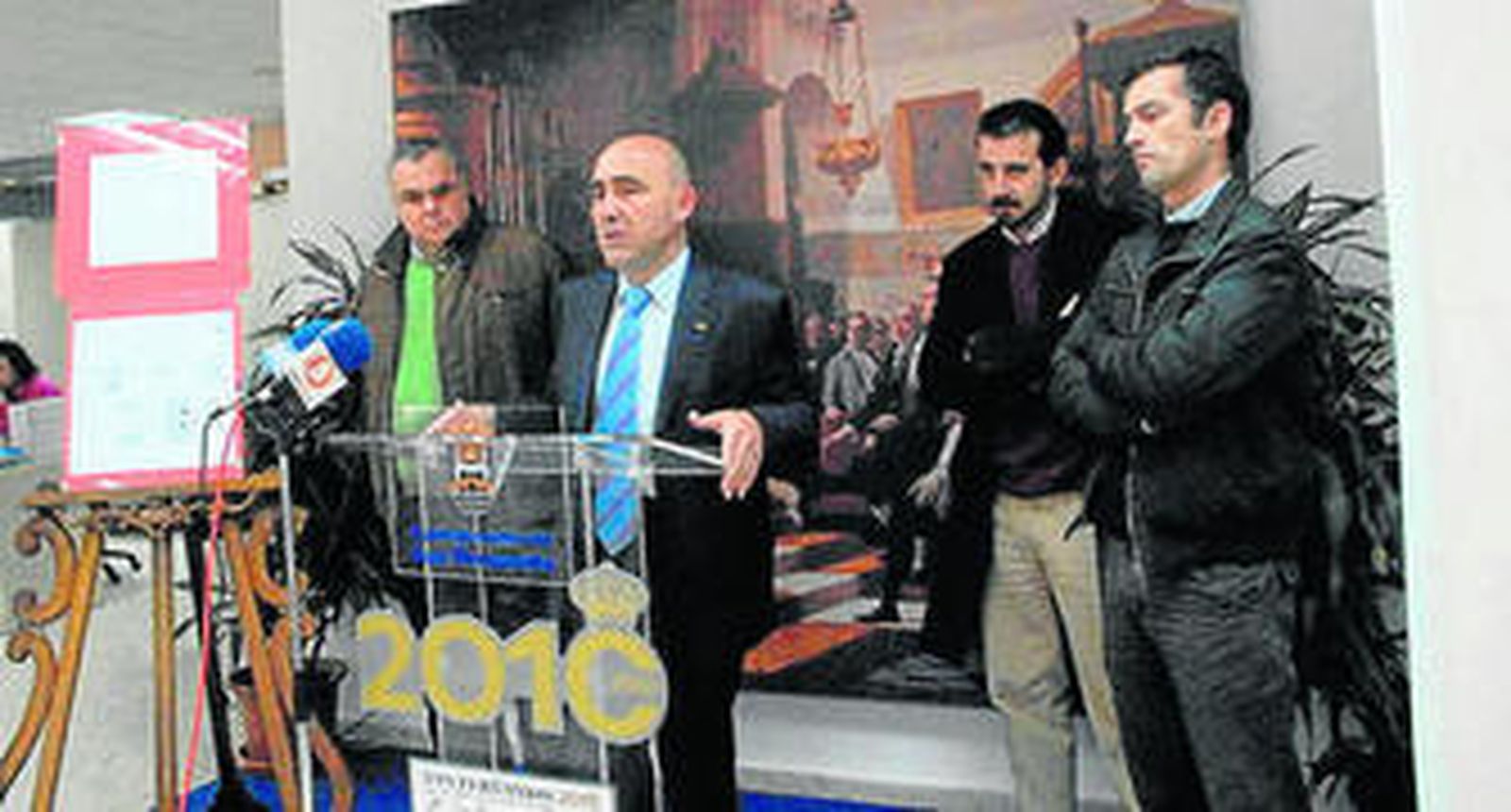 Momento de la presentación del monumento.