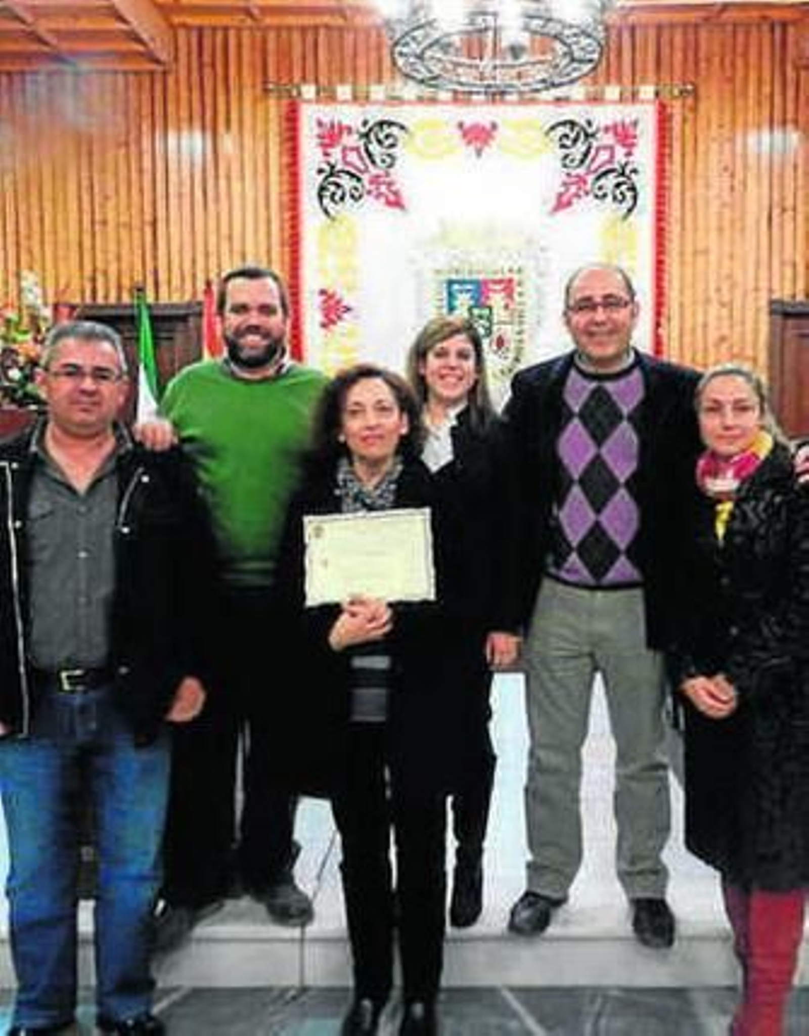Los ganadores con sus diplomas.