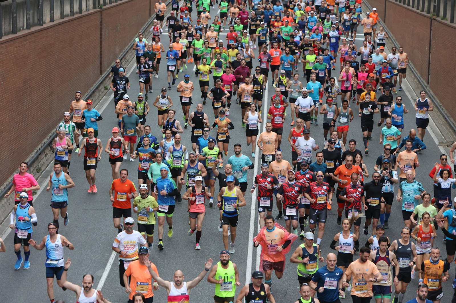 Búscate en la maratón de Sevilla 06