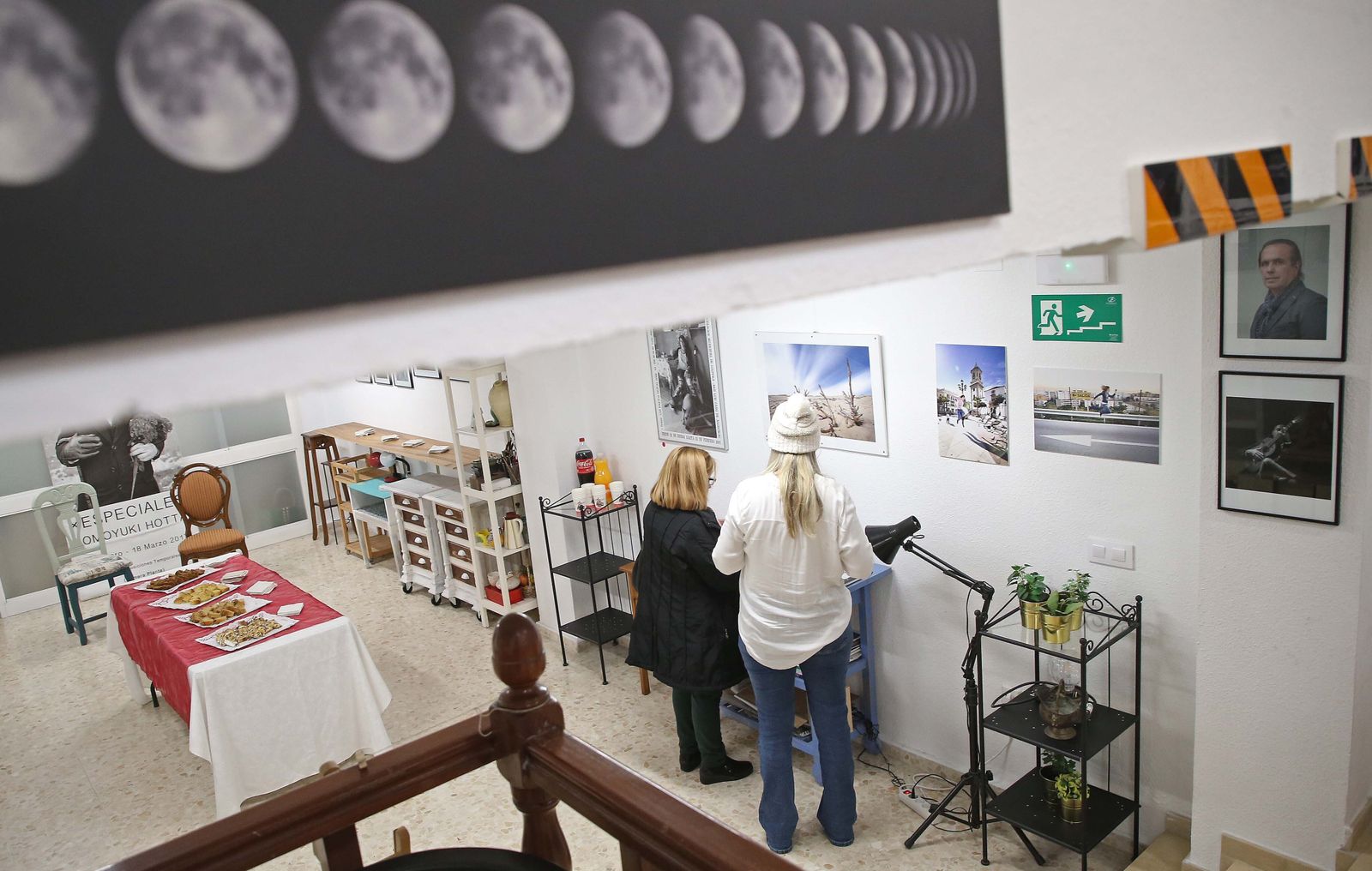 Fotos de la exposición de Tomoyuki Hotta 'Tomo los muros, prende la vida' en Algeciras