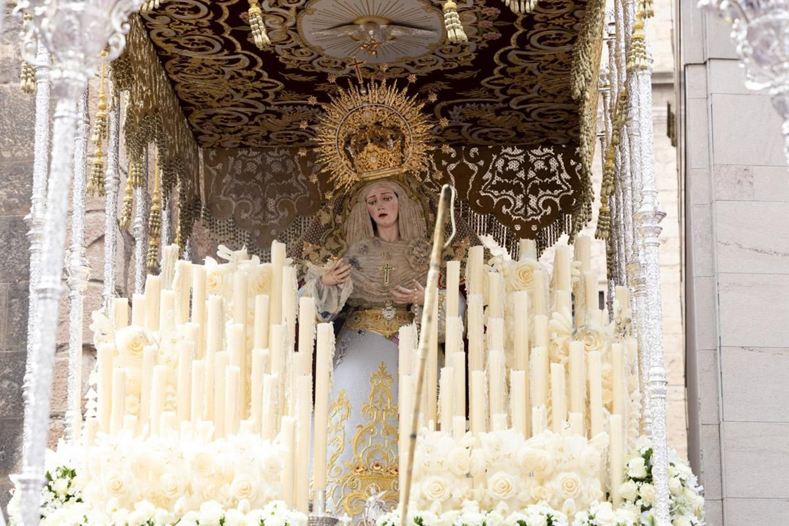 Los jiennenses se echan a la calle para presenciar la primera de las procesiones de la jornada: la Borriquilla (II)