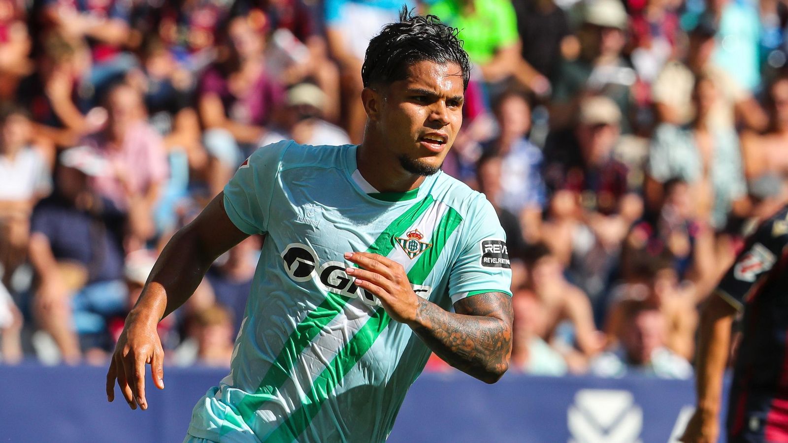 Cucho Hernández en el choque del Betis ante el Levante