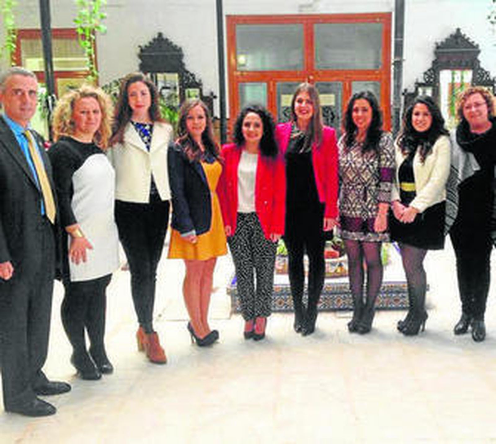 Pérez, la cuarta por la derecha junto a sus compañeras.