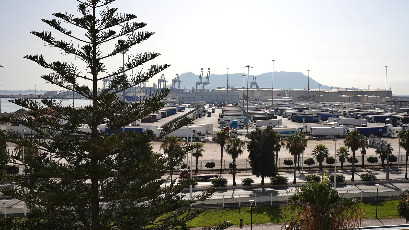 Entrevista con el comandante naval Fernando García, en la sede la comandancia de Algeciras