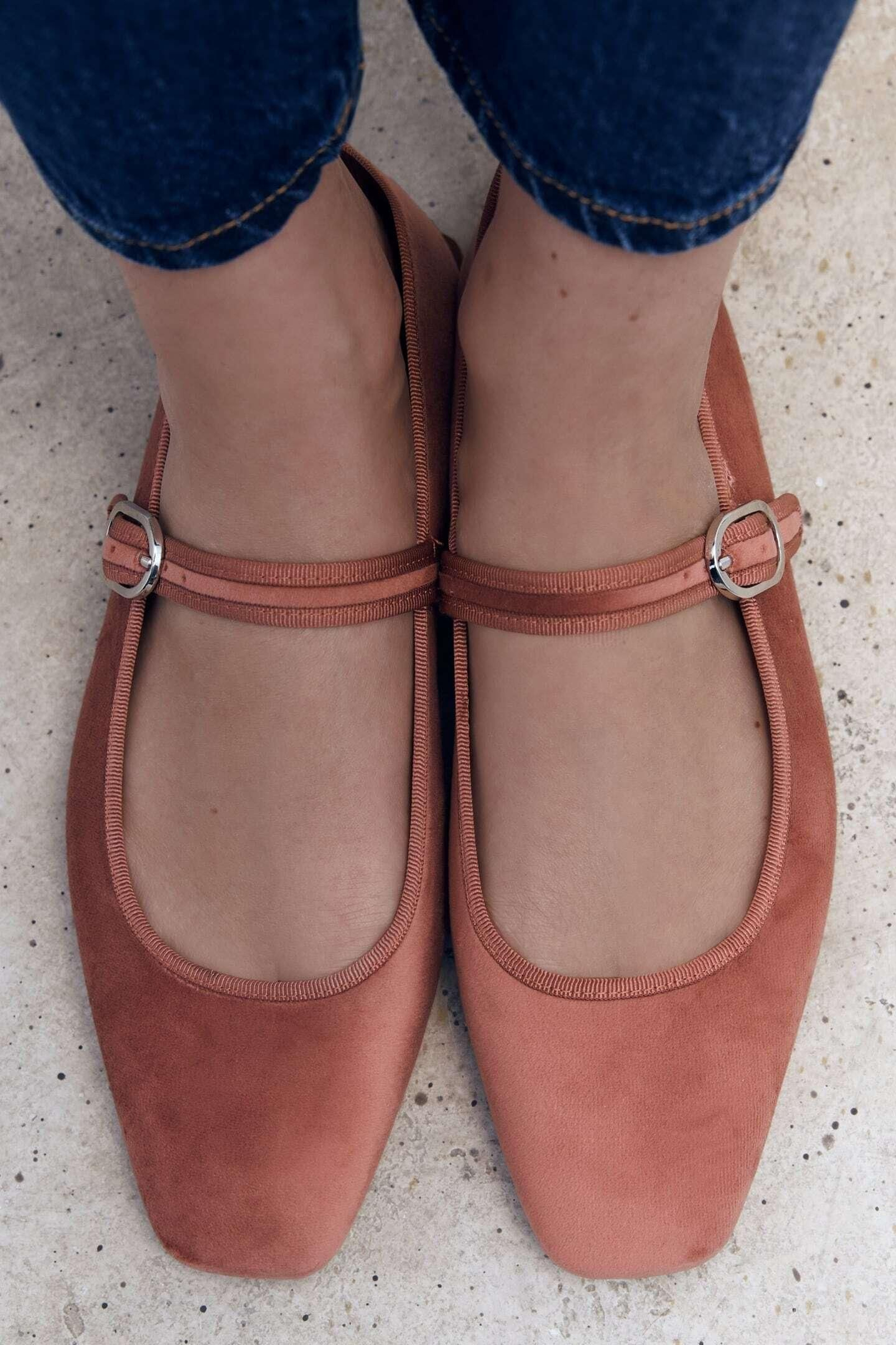 Manoletinas de terciopelo de Zara. Manoletinas de terciopelo de Zara.