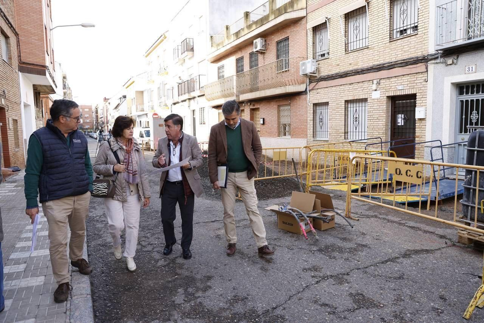 Ruiz Madruga visitas las obras de la calle Calatañazor, en Valdeolleros. Ruiz Madruga visitas las obras de la calle Calatañazor, en Valdeolleros.