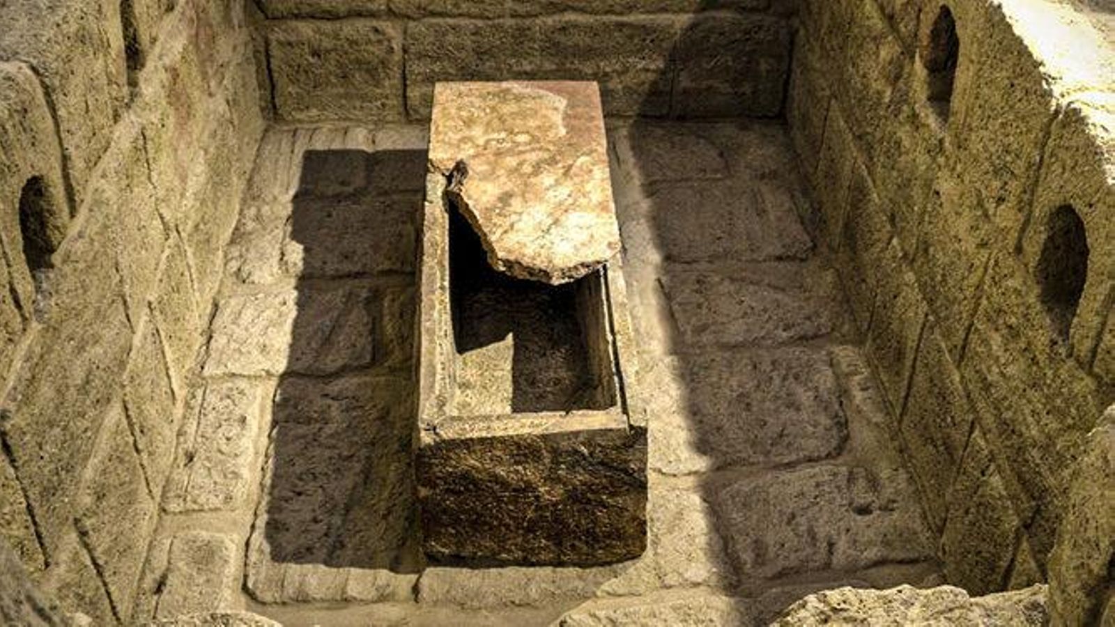 La tumba de Acilia Plecusa, en el Museo Ciudad de Antequera. La tumba de Acilia Plecusa, en el Museo Ciudad de Antequera.