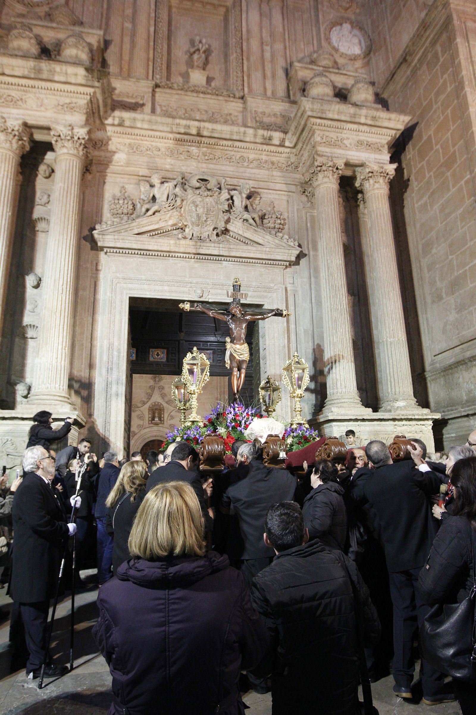 Imágenes Via Crucis Santo Cristo de la Escucha. Semana Santa Almería 2019