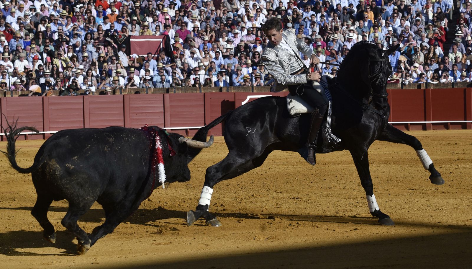 Las imágenes de la corrida de rejones de la Feria de Abril de Sevilla