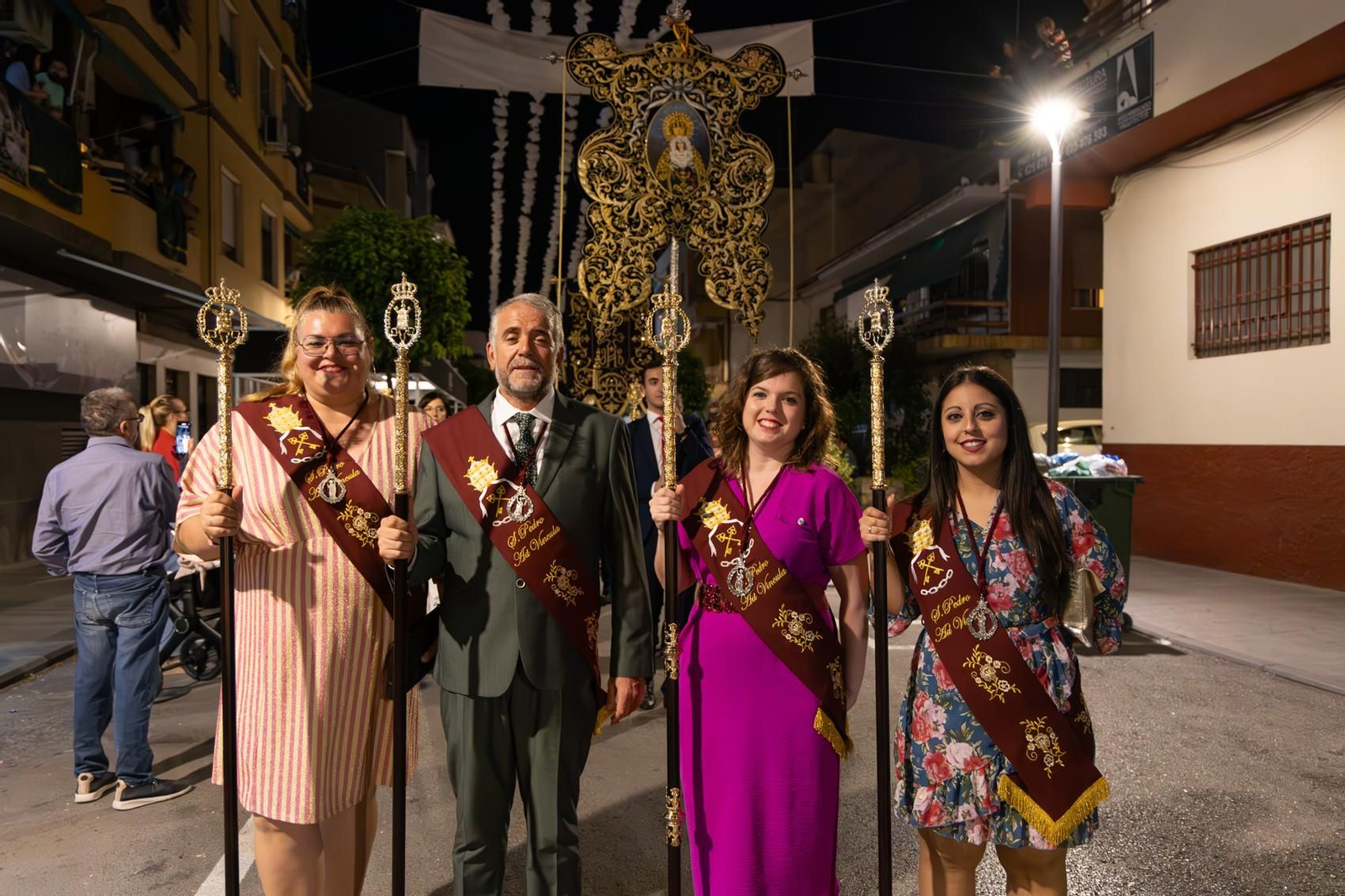 Santa Ana, patrona de Torredelcampo, recibe el bastón de mando como Alcaldesa Perpetua.