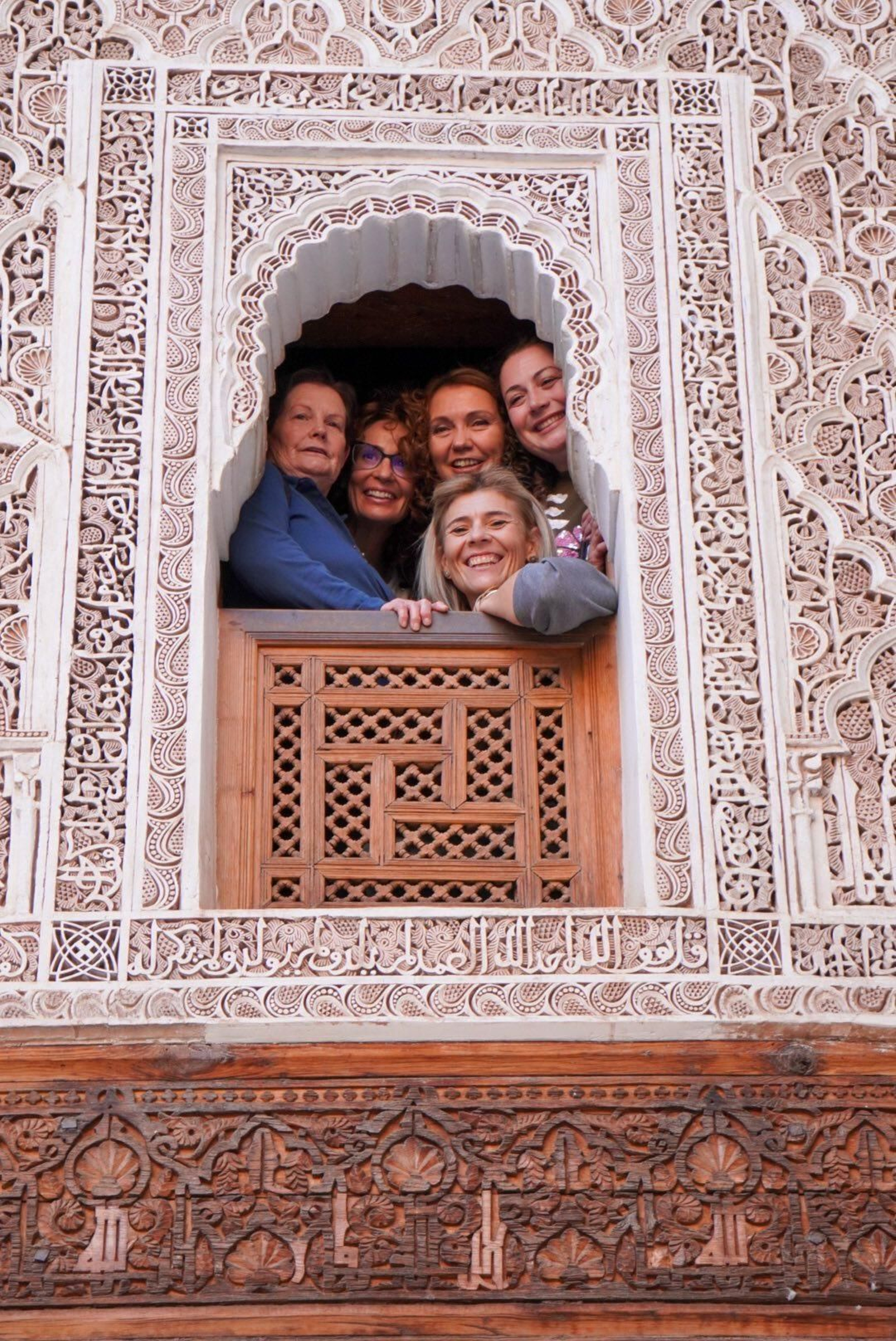 Medio centenar de mujeres vicarias se empapa de la cultura marroquí en un viaje para el recuerdo