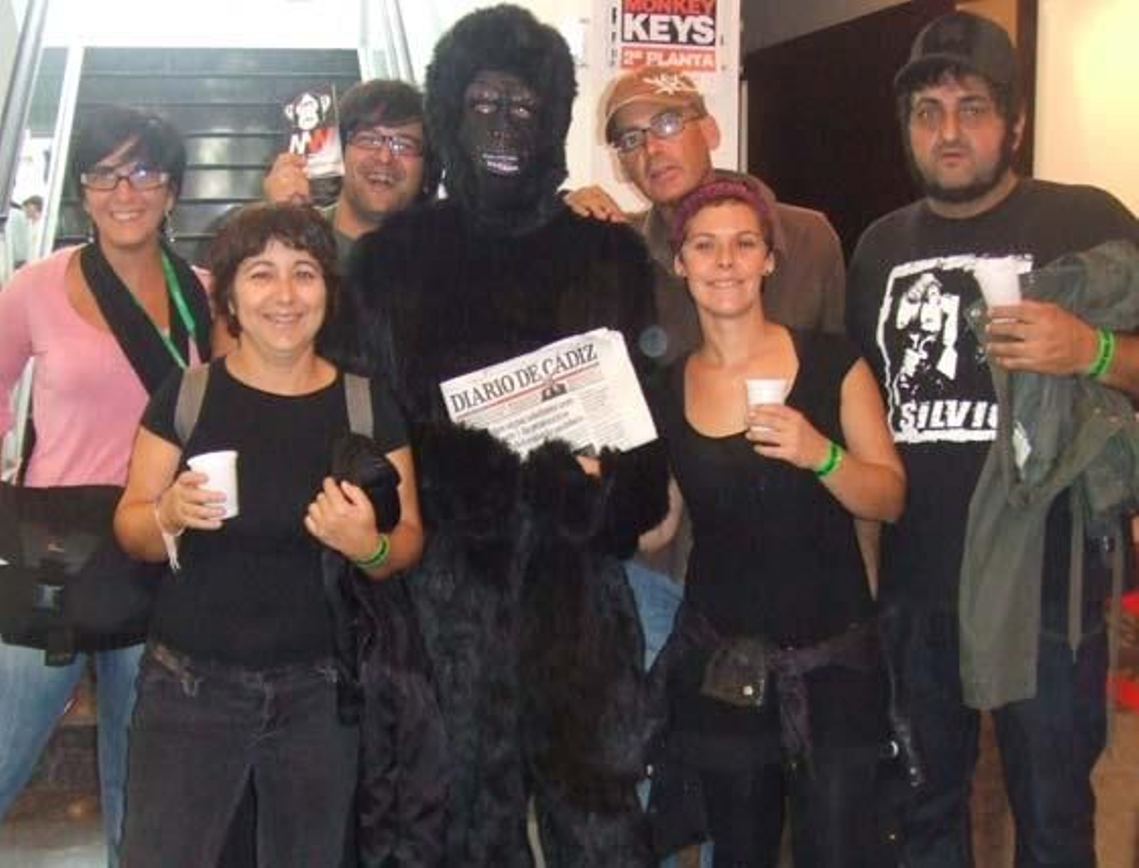 Iba para hombre, pero se quedó en mono. Eso sí, un mono muy leído, que va con su Diario a todas partes. Si te encontraste con nuestro particular monkey el sábado, búscate en esta galería. 

Foto: Senda