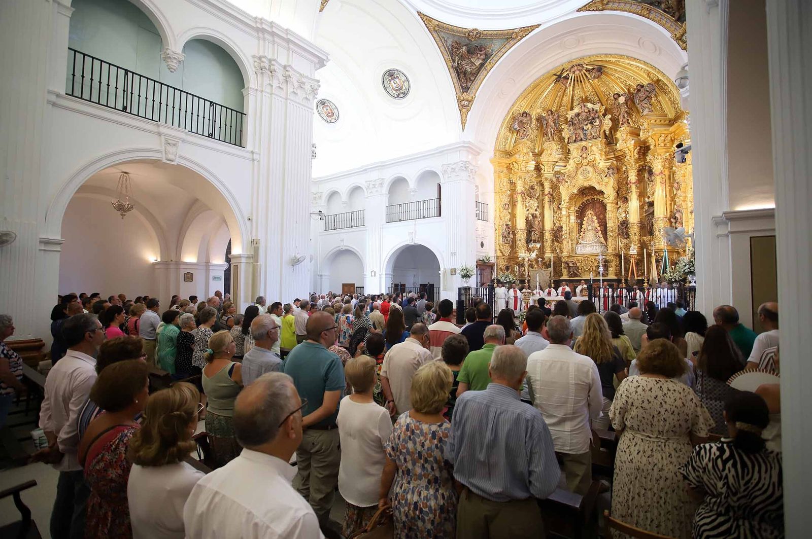 Imágenes de la procesión eucarística y solemne Función del Voto en El Rocío Chico
