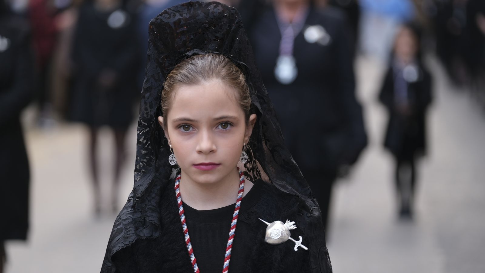 Procesión del Cristo del Amor en Almería, en imágenes