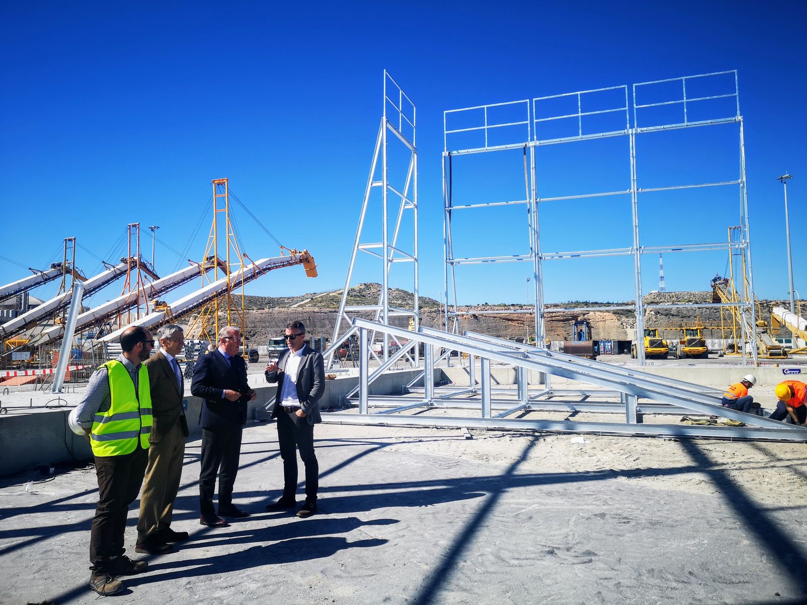 El presidente comprueba la marcha de las obras, que realiza Construcciones Glesa.