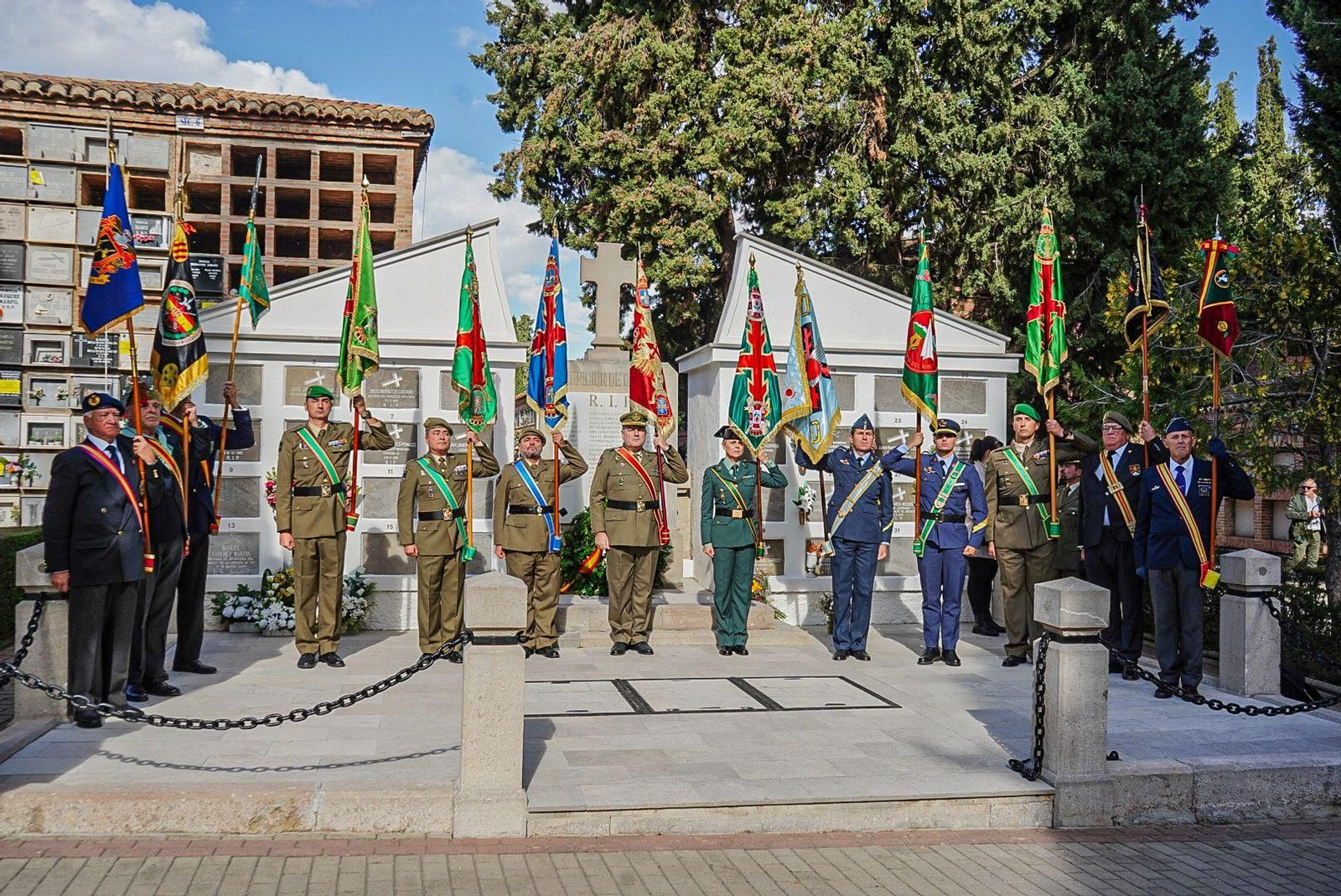 Galería | Todas las imágenes del Día de los Caídos por la Patria en Granada
