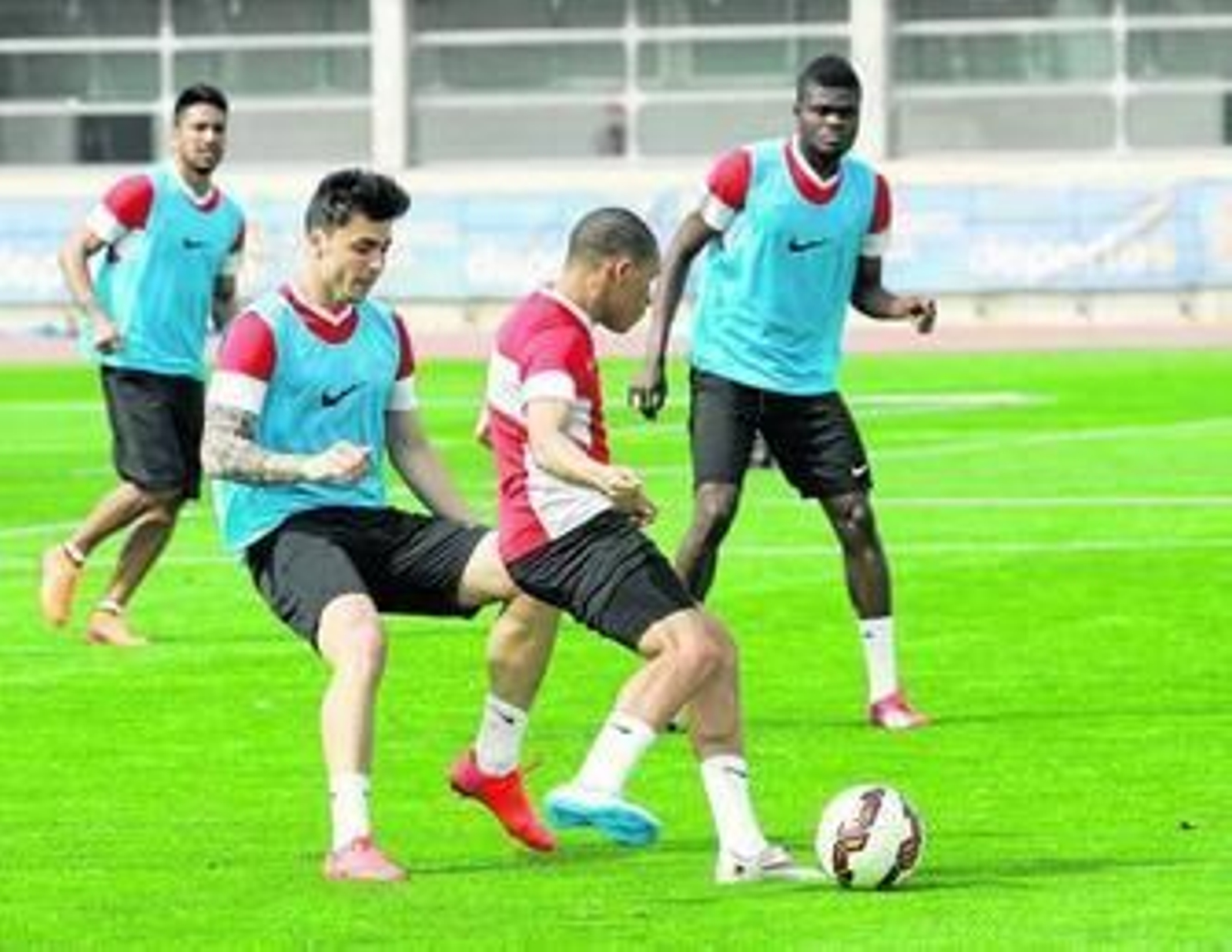 Ximo Navarro se ejercita en una sesión preparatoria en el anexo antes de caer lesionado de gravedad.