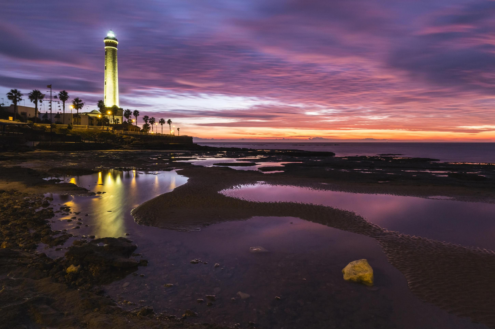 El faro de Chipiona es el más alto de España y uno de los diez más elevados del mundo