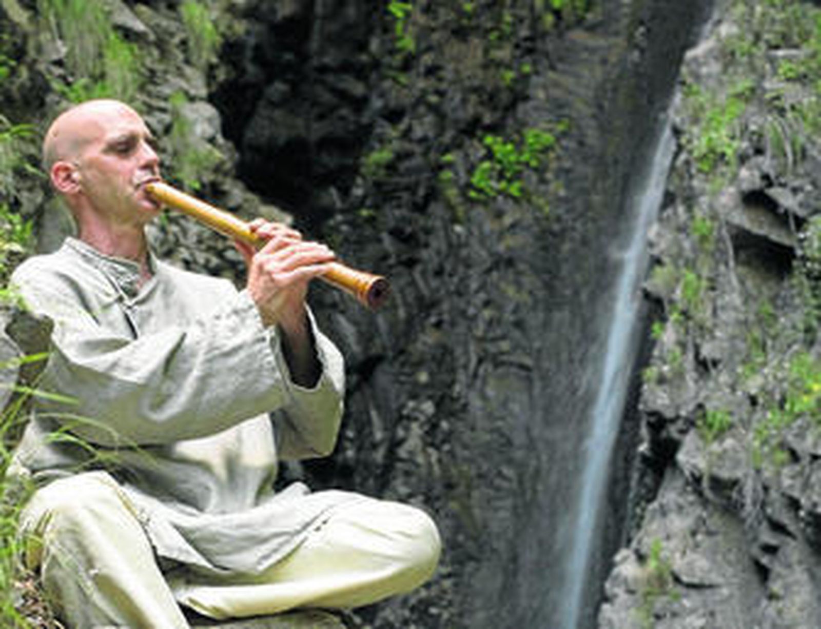 Devakant es un artista polifacético que llega desde California.