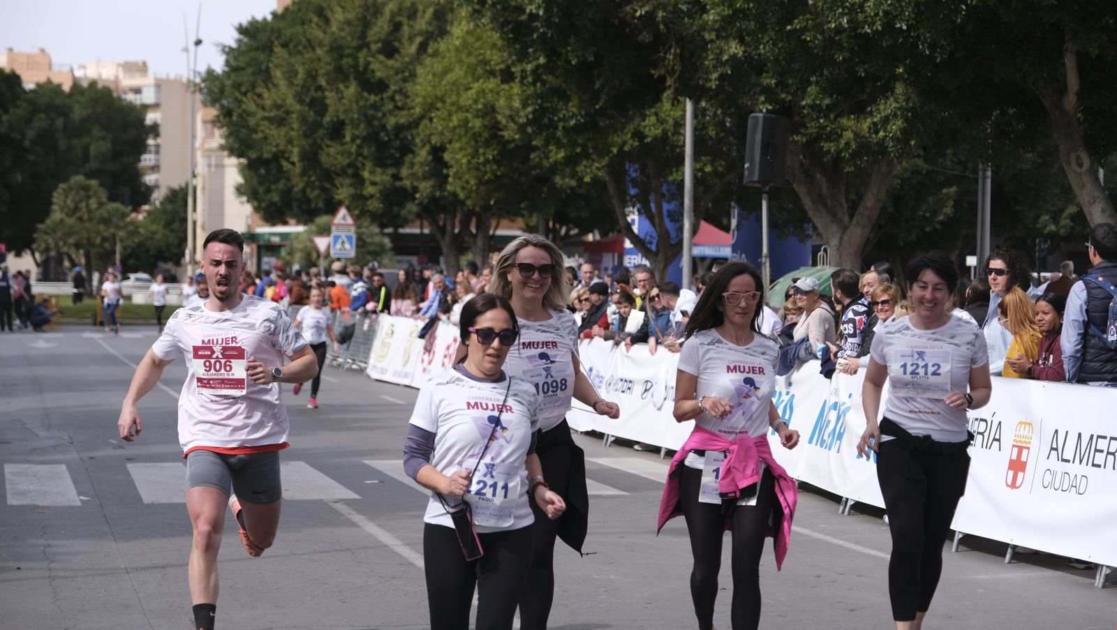 Imágenes de la Carrera de la Mujer 2023 en Almería