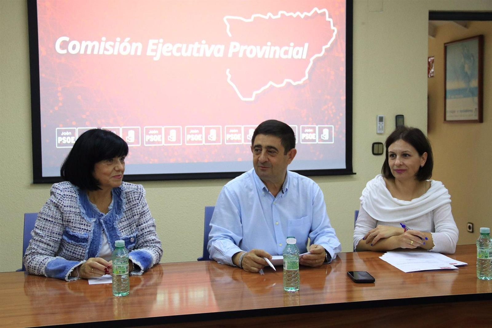 Francisca Medina, Francisco Reyes e Isabel Uceda en la reunión de la Ejecutiva Provincial del PSOE de Jaén.