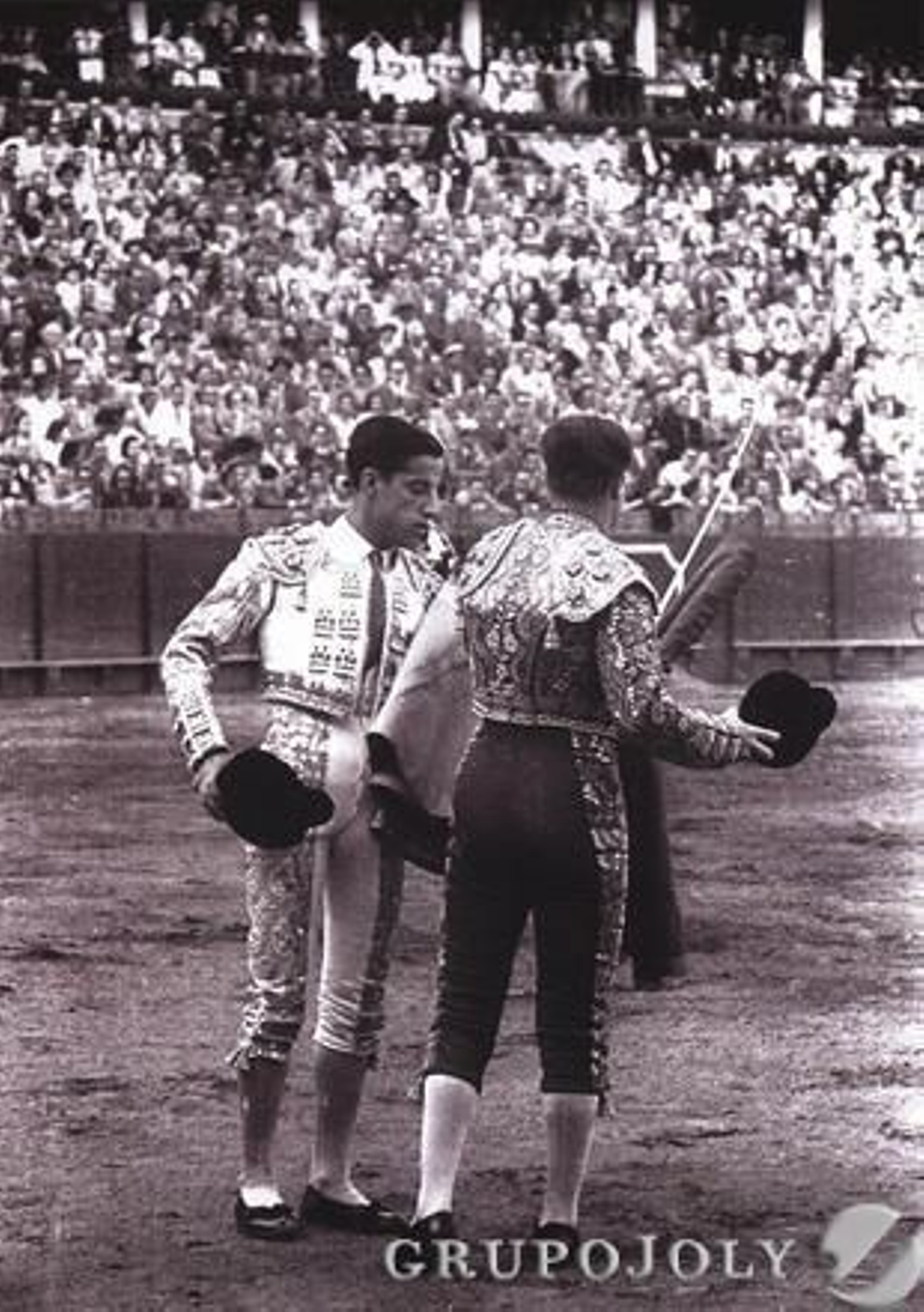 Pepe Luis Vázquez -de espaldas- cede los trastos a su hermano Manolo.

Foto: D.S.