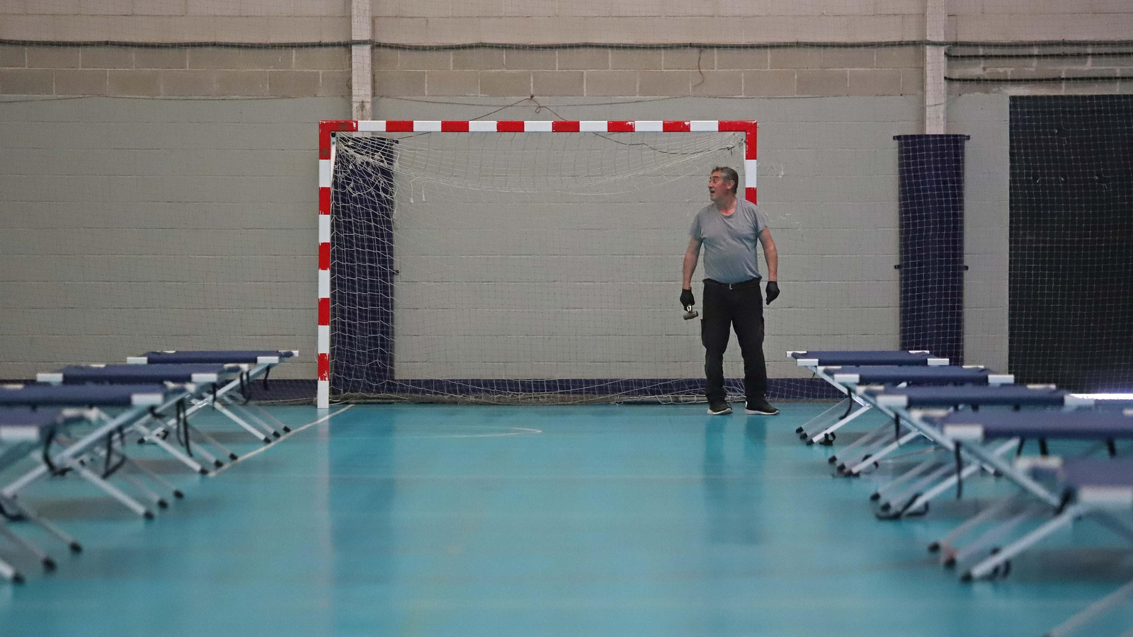 Montaje del albergue de emergencia en El Saladillo