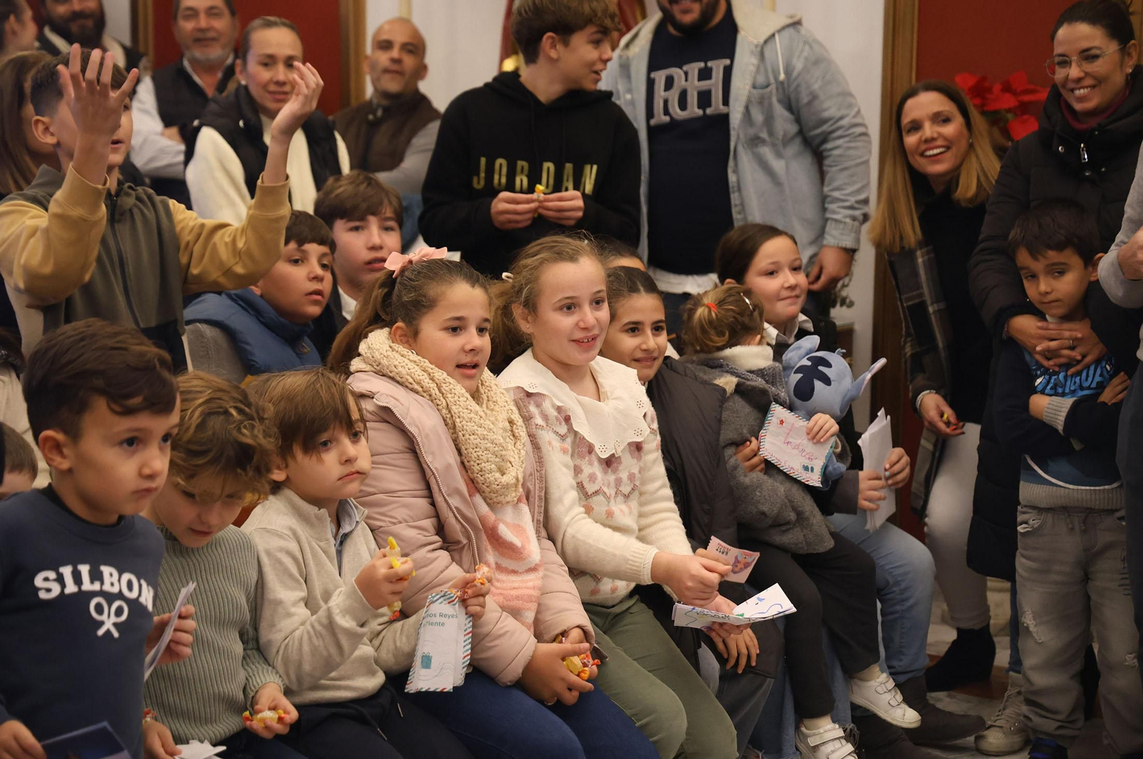Imágenes del Heraldo Real anunciando la llegada de los Reyes Magos a Huelva