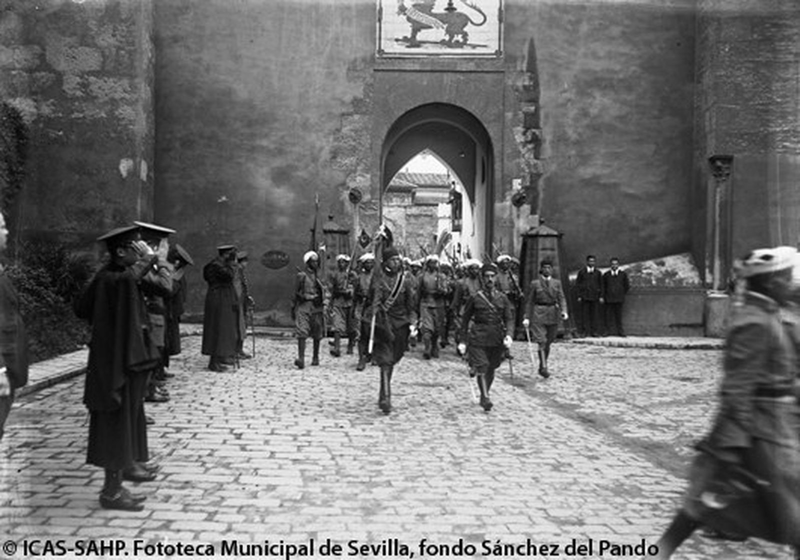 Paseo gráfico por la historia reciente del Alcázar de Sevilla