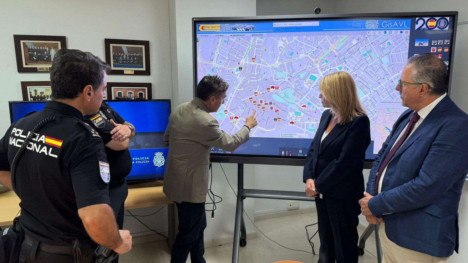 Reunión de la alcaldesa en el Centro de Coordinación Operativa Local.
