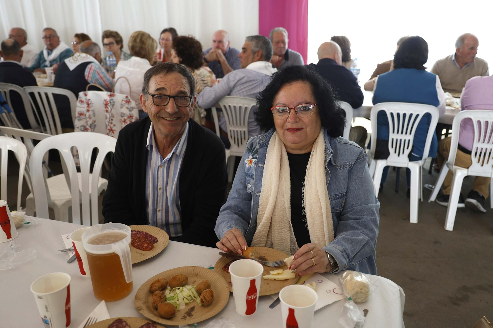 Fotos del almuerzo para mayores en la Feria de Castellar