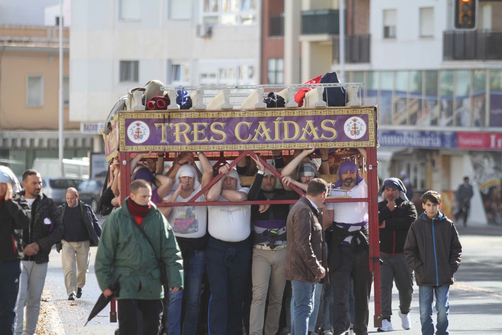 Imágenes del ensayo solidario de la Hermandad de Tres Caidas