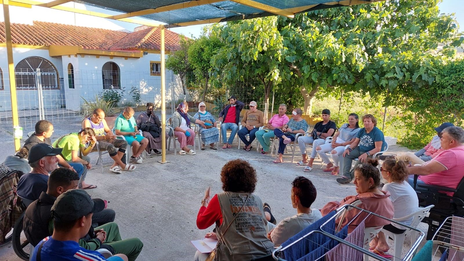 Semanalmente, se convoca una asamblea en este espacio.