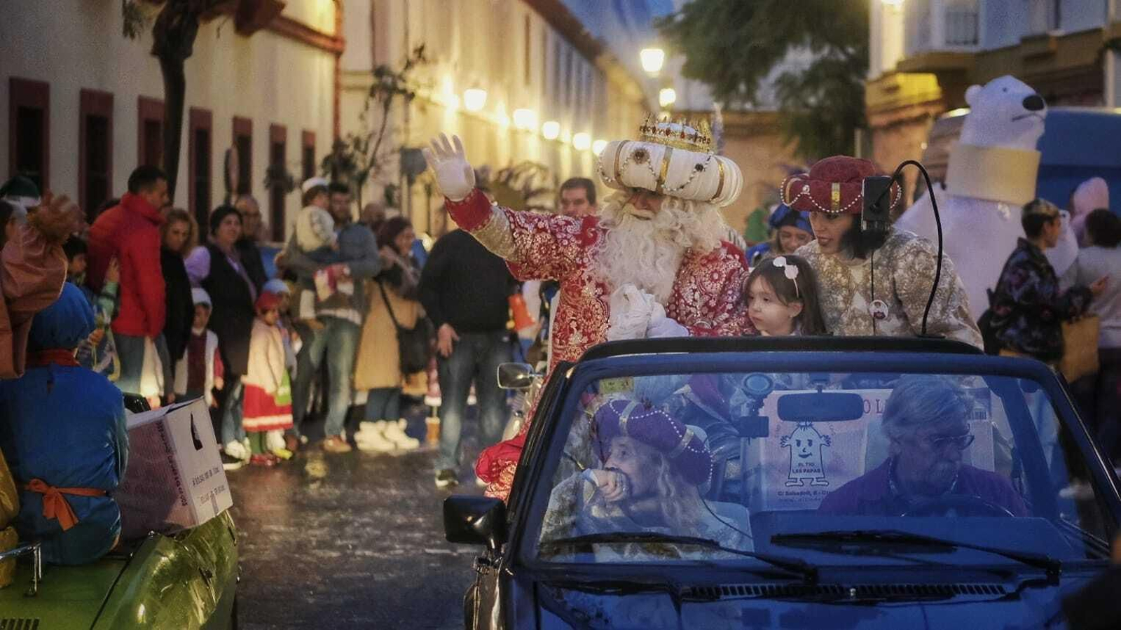 La cabalgata de los Reyes Magos recorre el Mentidero