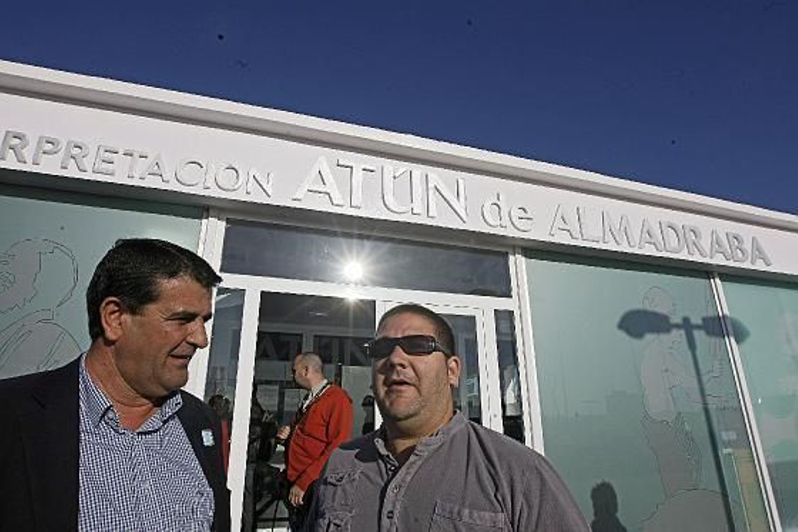Cincuenta cocineros de elite asisten a la primera levantá en la almadraba de Barbate.

Foto: Julio Gonzalez