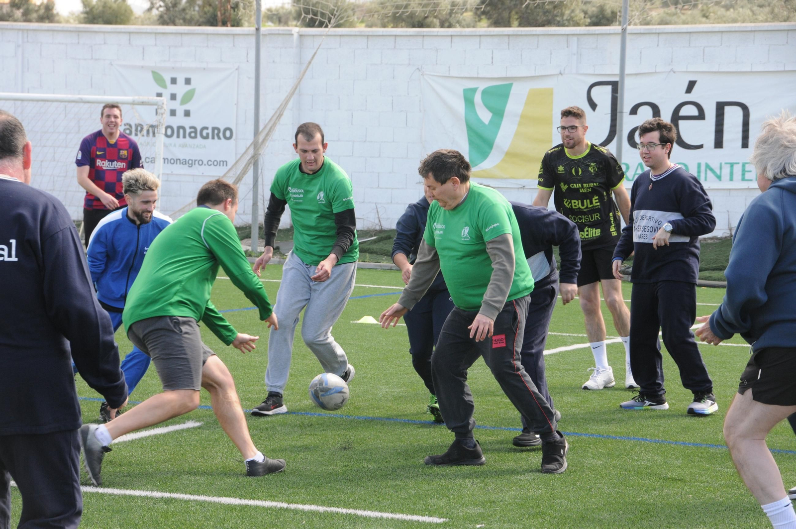 Jornada en entrenamiento con usuarios del Jaén Rugby en su sección inclusiva.