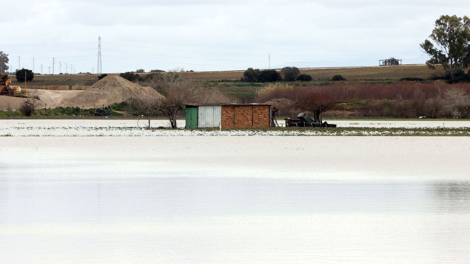 El Guadalete comienza a bajar su nivel poco a poco por la zona rural de Jerez