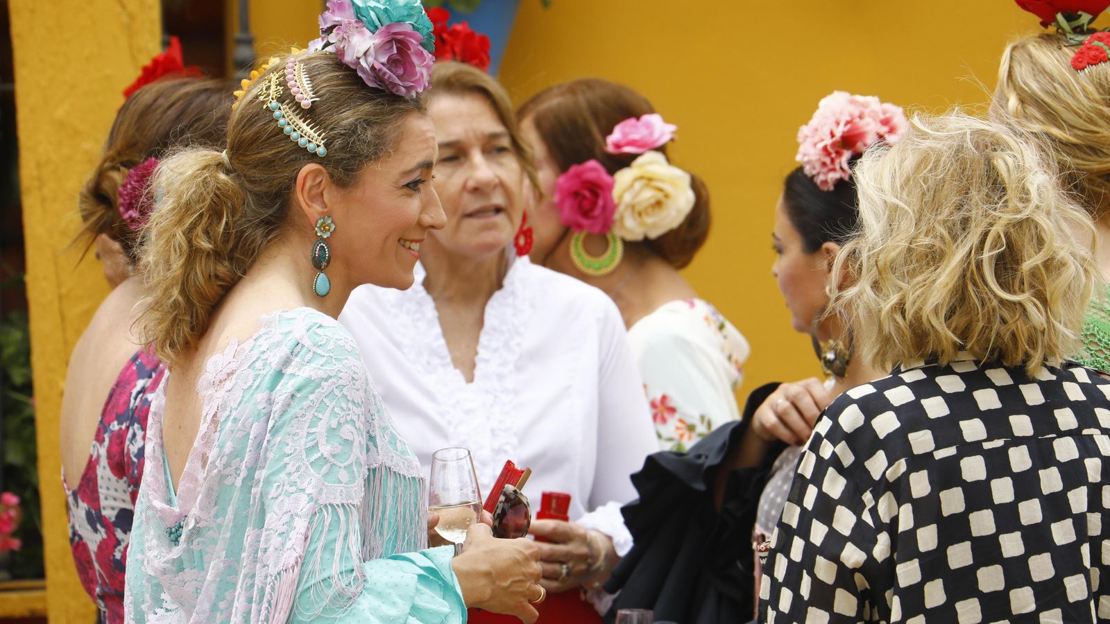 Grupo de amigas disfrutan en la Feria de Córdoba.