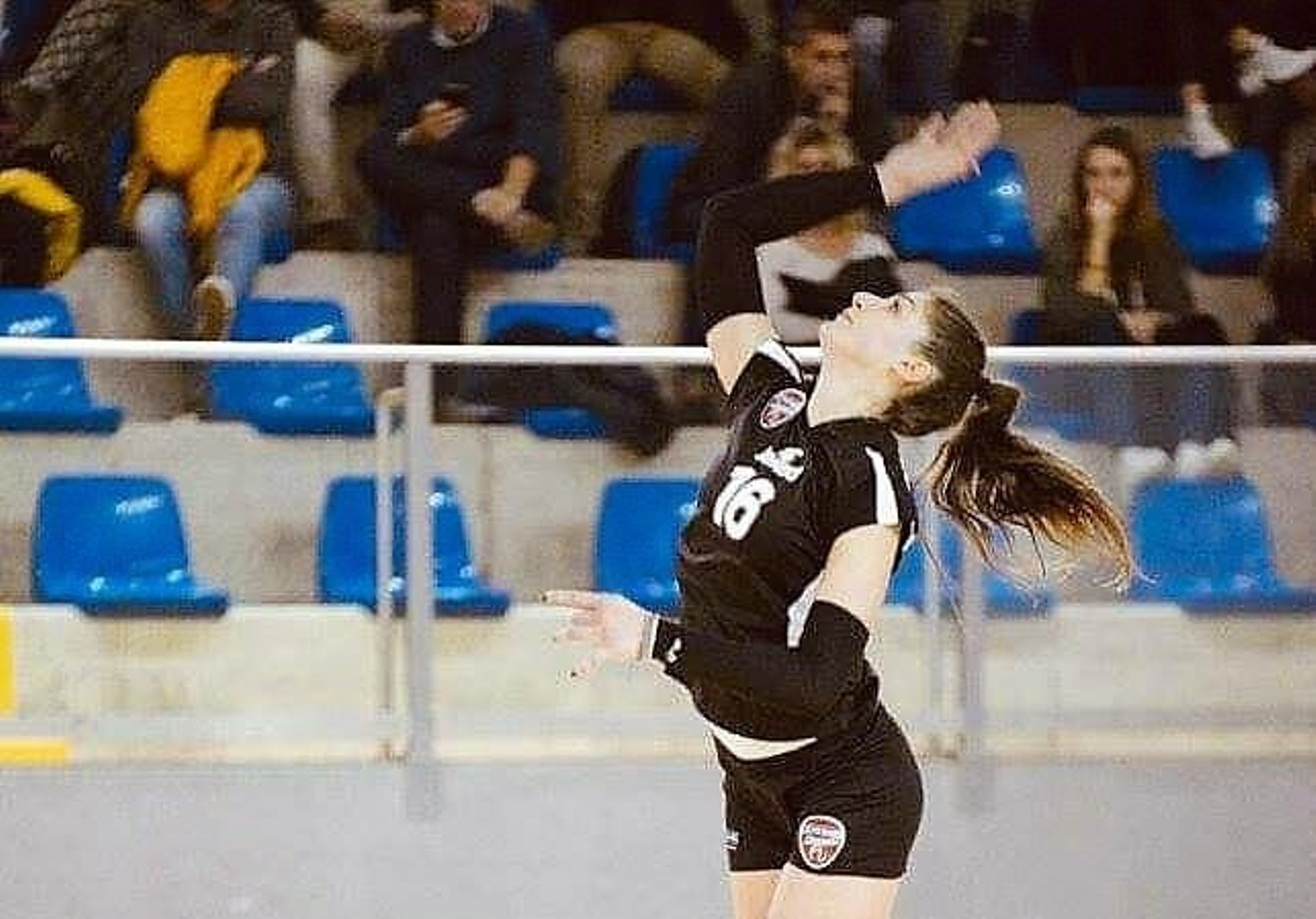 Melisa Rrena, exjugadora de voleibol y actriz, participa en la serie.